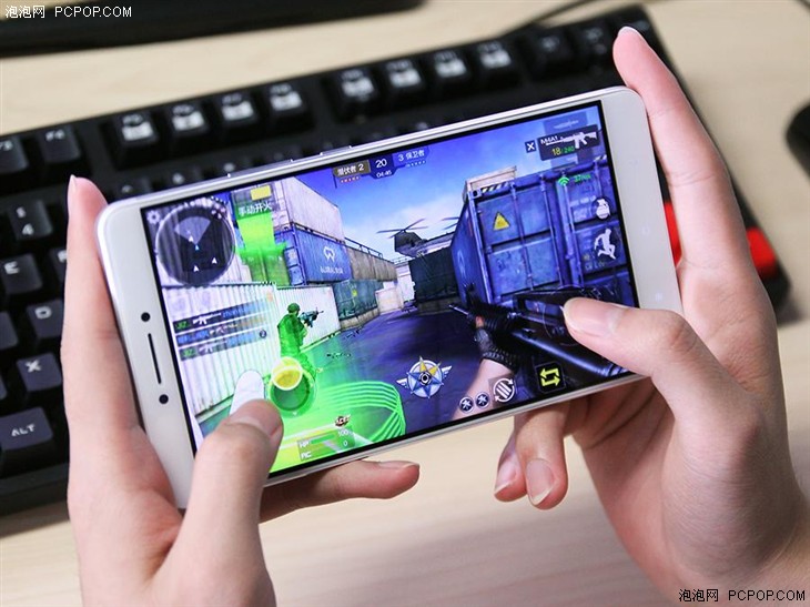 手机游戏好玩还是主机游戏-手机游戏与主机游戏：便携性与游戏体验的对比与分析