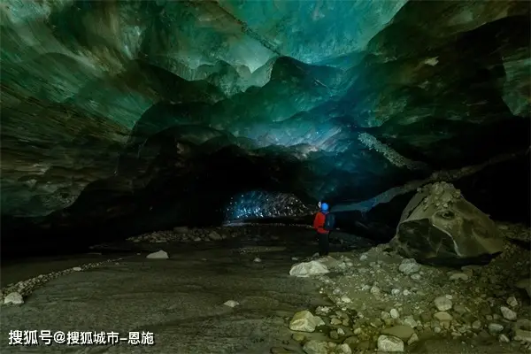 深海奏汰：探寻未知之美与挑战的神秘蓝色世界